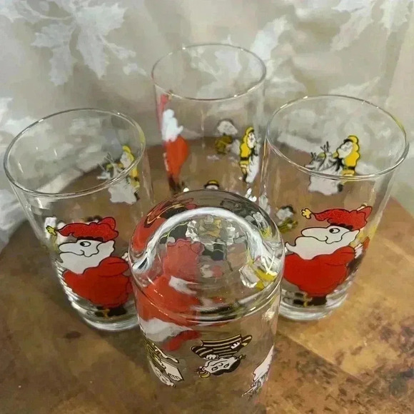 Set of 4 Vintage Christmas  Drinking Glasses - Picture 4 of 5